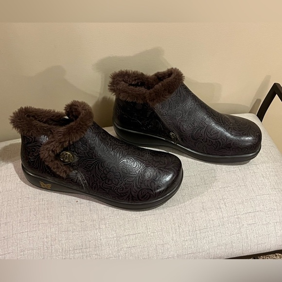 ALEGRIA Brown "Meri" Tooled
Leather Ankle Boots Sz 41 - Picture 3 of 7